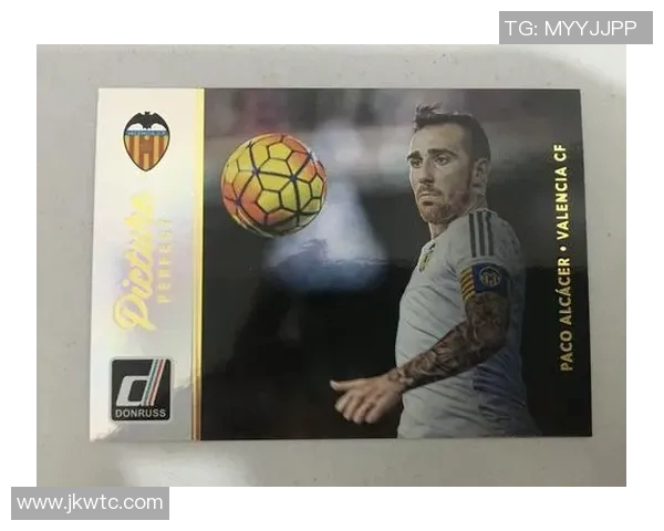 当代足球巨星卡收藏热潮解析及其市场价值趋势分析