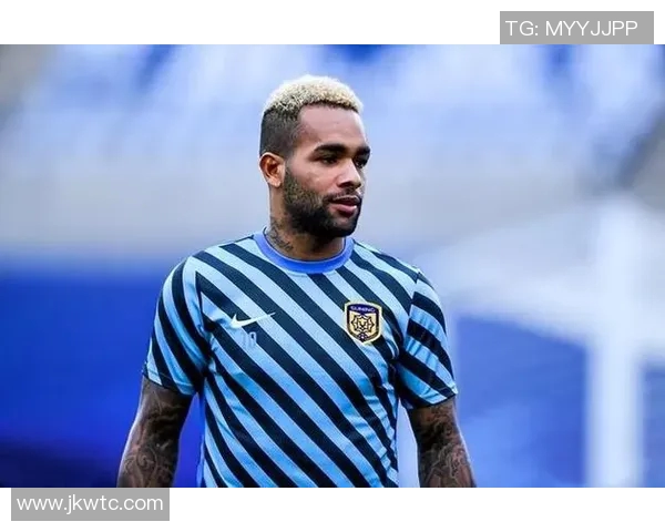 中国足球明星展现非凡才华引领未来足坛崛起，成就辉煌不容忽视